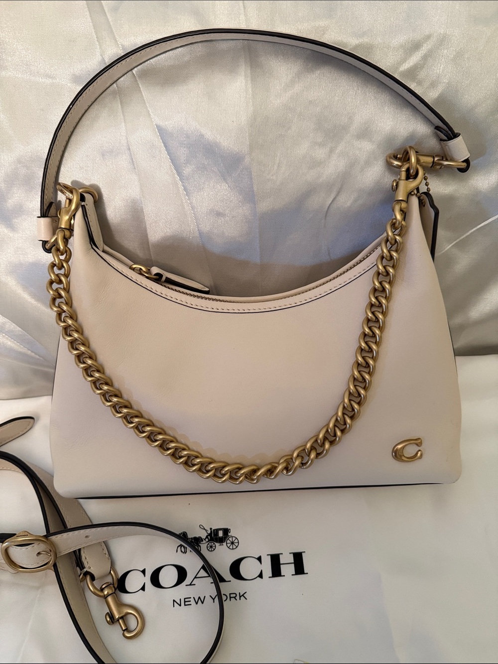 💛Coach Pre Owned Chalk Juliet 25 Excellent Condition Brass Chain & Hardware - Picture 2 of 10